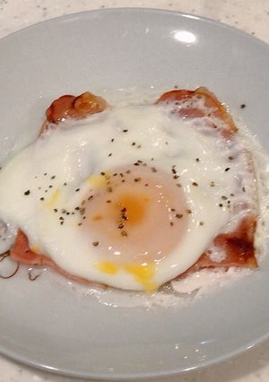 レンジで簡単、ベーコンエッグ(目玉焼き)-レシピのメイン写真