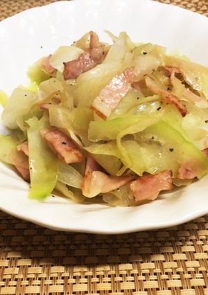 青パパイヤとベーコンのシンプル炒め-レシピのメイン写真