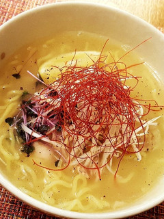 鶏の水炊き、白湯ラーメン。(o^^o)♪-レシピのメイン写真