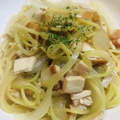 รูปของ 簡単♡スモークベーコンと玉ねぎパスタ