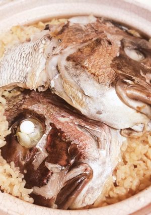 安くて簡単!土鍋で作る鯛のお頭ご飯-レシピのメイン写真