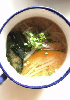 具材楽しむお味噌汁☆南瓜/もやし/わかめ-レシピのメイン写真