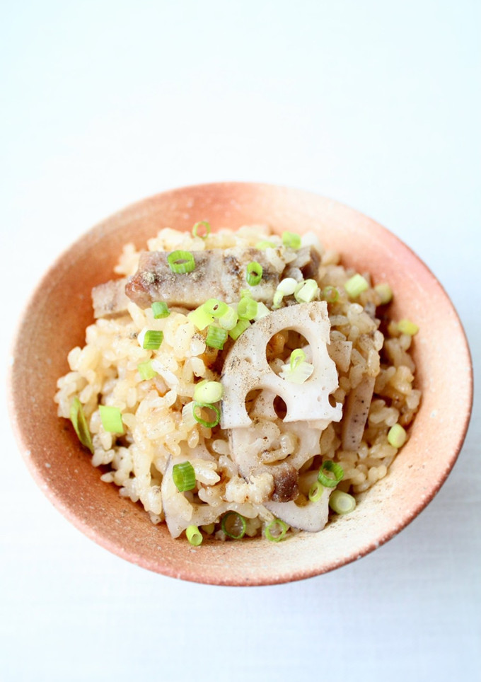 柚子胡椒も【蓮根とベーコンの炊き込みご飯-レシピのメイン写真