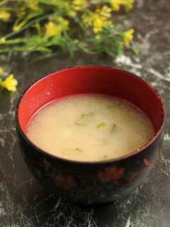 簡単!おろし蓮根と大根の葉のお味噌汁-レシピのメイン写真