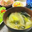 ネギともやしとワカメのお味噌汁