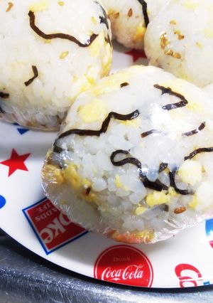 卵と塩昆布のおにぎり-レシピのメイン写真