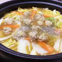 A picture of カレー風味の肉団子鍋.