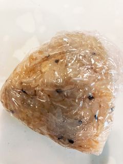 悪魔のおにぎり「梅天かすごま塩」-レシピのメイン写真
