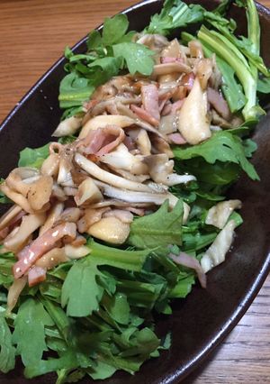 春菊舞茸ベーコンのサラダ-レシピのメイン写真