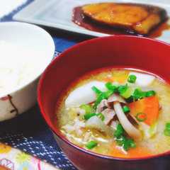 รูปของ 根菜ゴロゴロ！コク旨★ごちそう豚汁