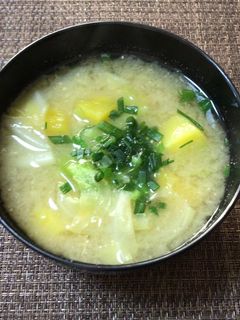 さつまいもとキャベツ玉ねぎのお味噌汁-レシピのメイン写真