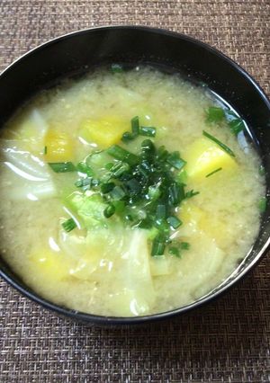 さつまいもとキャベツ玉ねぎのお味噌汁-レシピのメイン写真