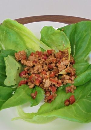 パプリカ肉味噌のサラダ菜包み-レシピのメイン写真