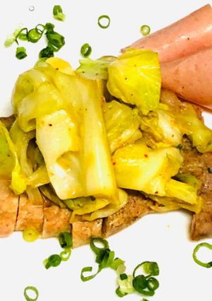 ピリッと辛い炒めキャベツのせ豚ロース焼き-レシピのメイン写真