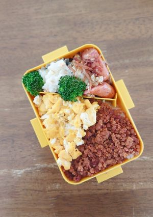 鶏そぼろと卵の2色弁当♪-レシピのメイン写真