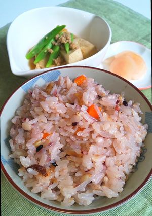 雑穀とたっぷり白滝のヘルシー炊き込みご飯-レシピのメイン写真