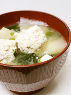 朝昼夕♪美味♪鶏ミンチ団子と大根の味噌汁-レシピのメイン写真