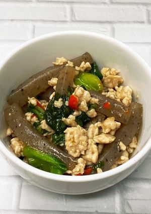 鶏ひき肉とこんにゃくのまろやかピリ辛炒め-レシピのメイン写真