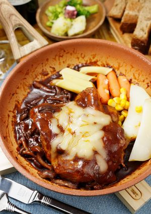 カフェ風。香ばしキノコのチーズデミチキン-レシピのメイン写真