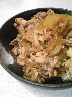 簡単!豚肉と玉ねぎのにんにく醤油炒め-レシピのメイン写真