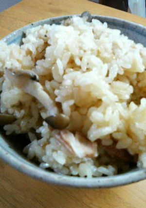 秋だね☆しめじとベーコンの炊き込みご飯-レシピのメイン写真