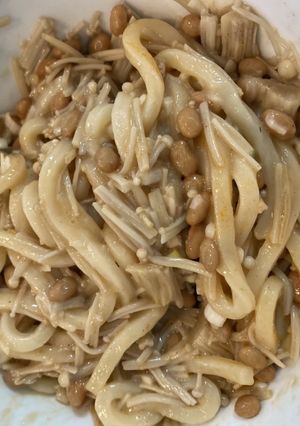 ズボラすぎるえのき納豆冷凍うどん-レシピのメイン写真