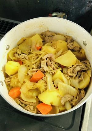 黄金比の肉じゃがだと甘い方の肉じゃが-レシピのメイン写真