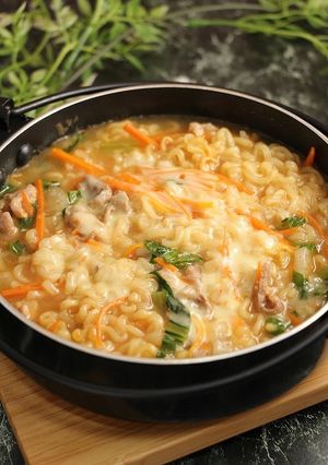 ひとり鍋！餅チーズ☆辛ラーメン鍋-レシピのメイン写真