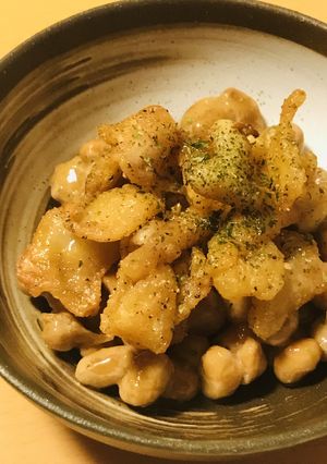 毎日の納豆●鶏皮の揚げ焼き添え-レシピのメイン写真