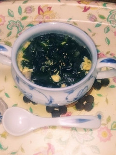 市販の卵スープにワカメと白ゴマON!-レシピのメイン写真