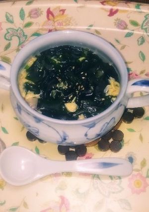 市販の卵スープにワカメと白ゴマON！-レシピのメイン写真