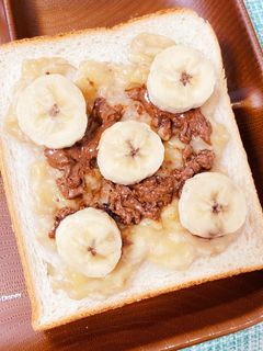 お祭り気分!?簡単☆チョコバナナトースト-レシピのメイン写真