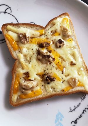 やみつき！くるみはちみつチーズトースト-レシピのメイン写真