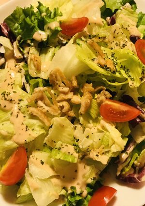 アレンジ市販サラダ●鶏皮トッピングサラダ-レシピのメイン写真
