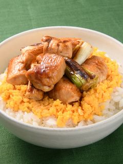 炒り卵の焼き鳥丼-レシピのメイン写真