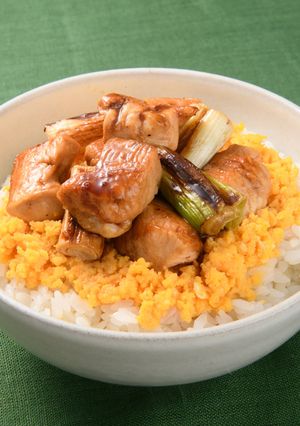 炒り卵の焼き鳥丼-レシピのメイン写真