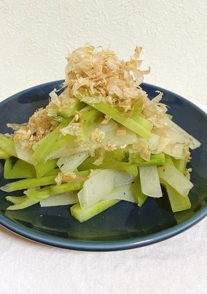 ブロッコリーの茎とだいこんの皮梅風味漬物-レシピのメイン写真