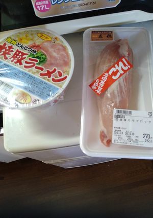 カップラーメンに肉投入!-レシピのメイン写真