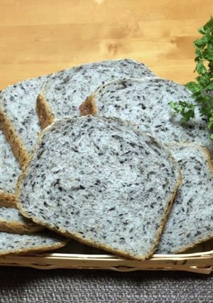 HBで簡単！黒胡麻の逆襲食パン！！-レシピのメイン写真