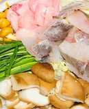 キノコと野菜がたっぷり！タラと白子寄せ鍋