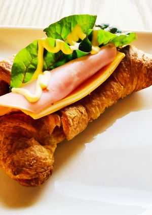 クロワッサンのハムチーズサンド♪-レシピのメイン写真