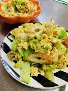 レタスとちくわと卵のバターめんつゆ炒め-レシピのメイン写真