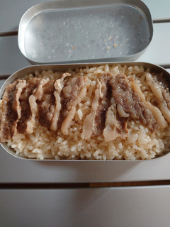 ダイソーメスティンで牛炊き込みご飯-レシピのメイン写真