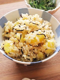 さつまいもとひじきの炊き込みご飯-レシピのメイン写真