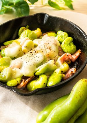 茹でなくても出来ちゃう♪そら豆ベーコンチーズ炒め-レシピのメイン写真