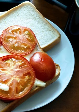 フレッシュトマトとチーズの簡単朝トースト-レシピのメイン写真