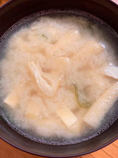 エノキとわかめと油揚げのお味噌汁-レシピのメイン写真
