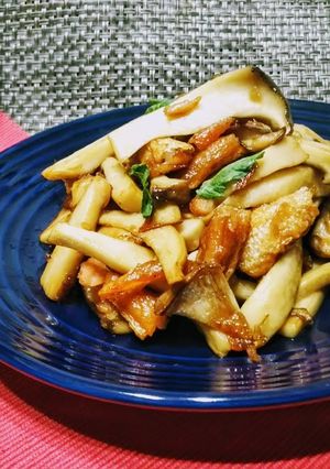 簡単に秋の一品。鮭ときのこの炒め物。-レシピのメイン写真