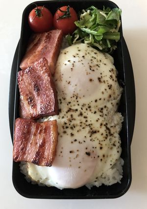 中学男子弁当 厚切りベーコン目玉焼き弁-レシピのメイン写真