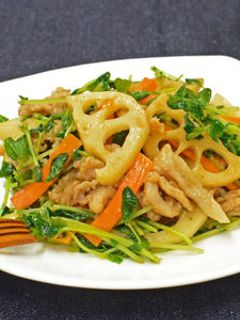 豆苗と蓮根、豚肉のオイスターソース炒め-レシピのメイン写真